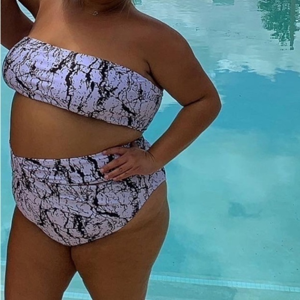 Strapless Highwaisted Swimsuit - Picture 2 of 6